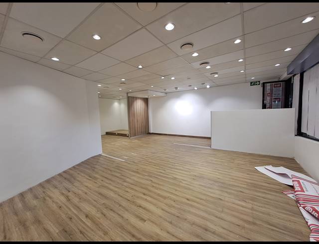 111M² RETAIL TO LET IN DUNKELD WEST